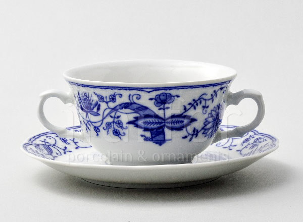 Cup and saucer for broth Bulbous pattern. Zwiebelmuster Natalie Low