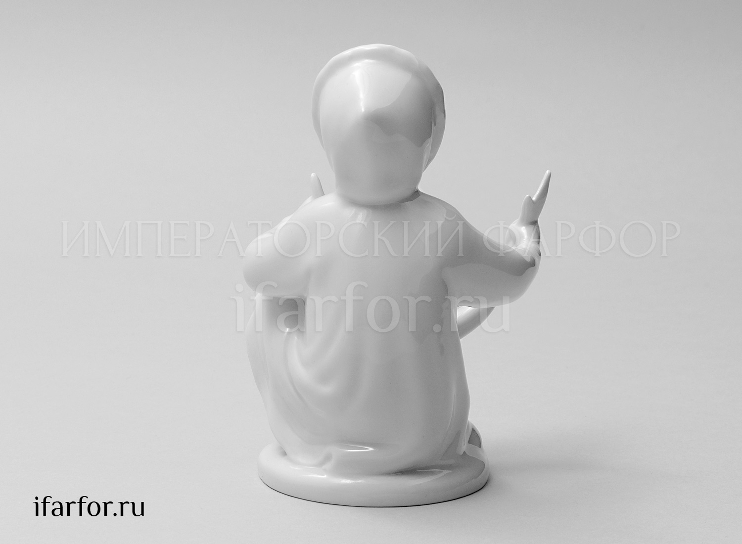 Скульптура Якутка с севрюгой Белая н/к