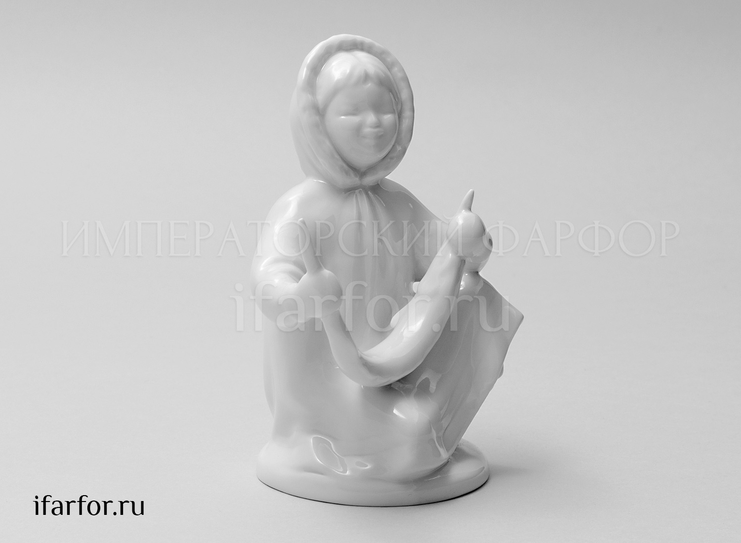 Скульптура Якутка с севрюгой Белая н/к