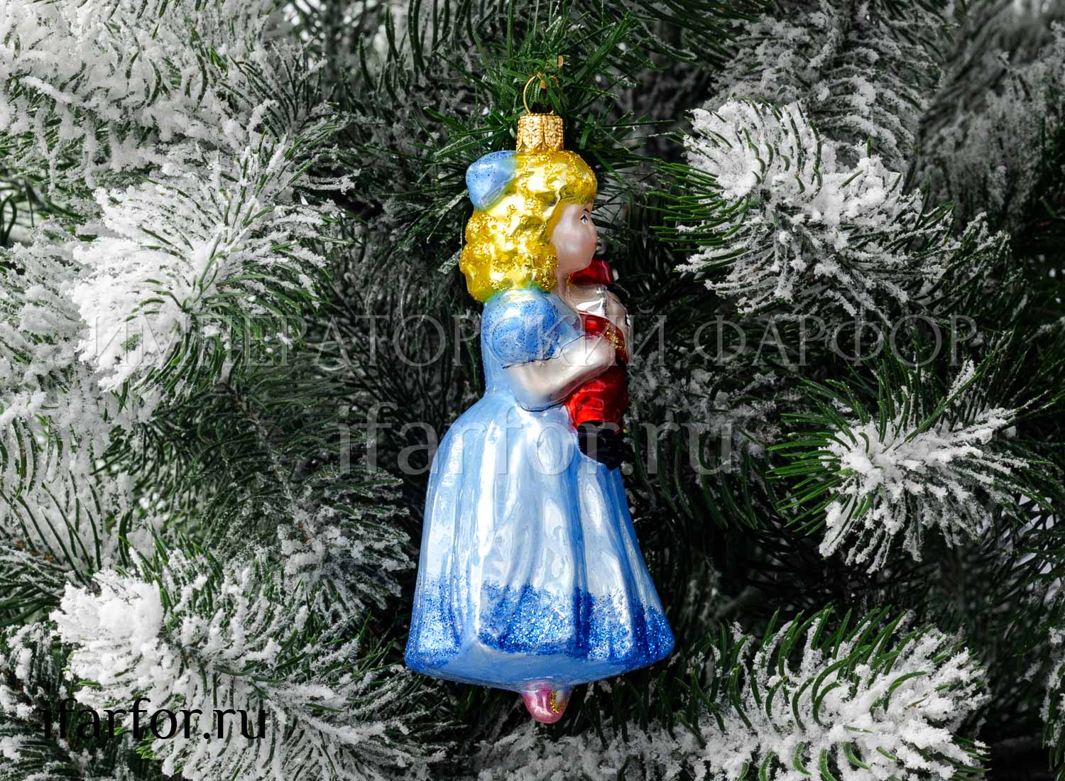 Елочная игрушка «Девочка со щелкунчиком»