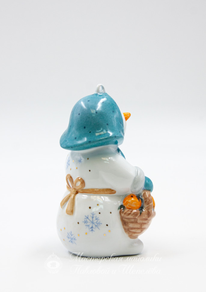 Елочная игрушка «Снеговичка в бирюзовом платке» Фарфор. 65 x 102 мм.