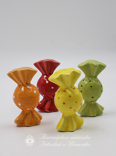 Елочная игрушка «Конфета» Форма: Конфета. Майолика. 80 x 40 мм.