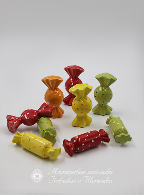 Елочная игрушка «Конфета» Форма: Конфета. Майолика. 75 x 25 мм.