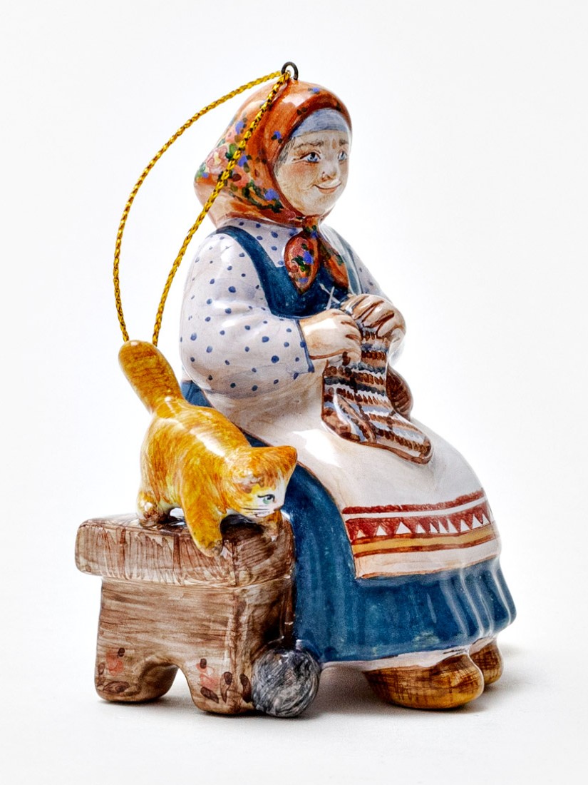 Елочная игрушка «Бабушка» Форма: Бабушка. Майолика. 70 x 90 мм.