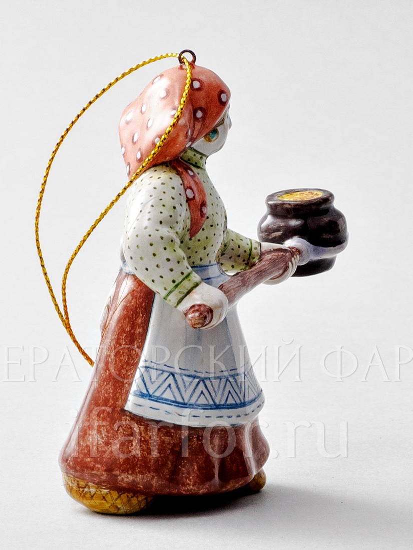 Елочная игрушка «Хозяюшка с ухватом» Форма: Хозяюшка с ухватом. Майолика. 90 x 95 мм.