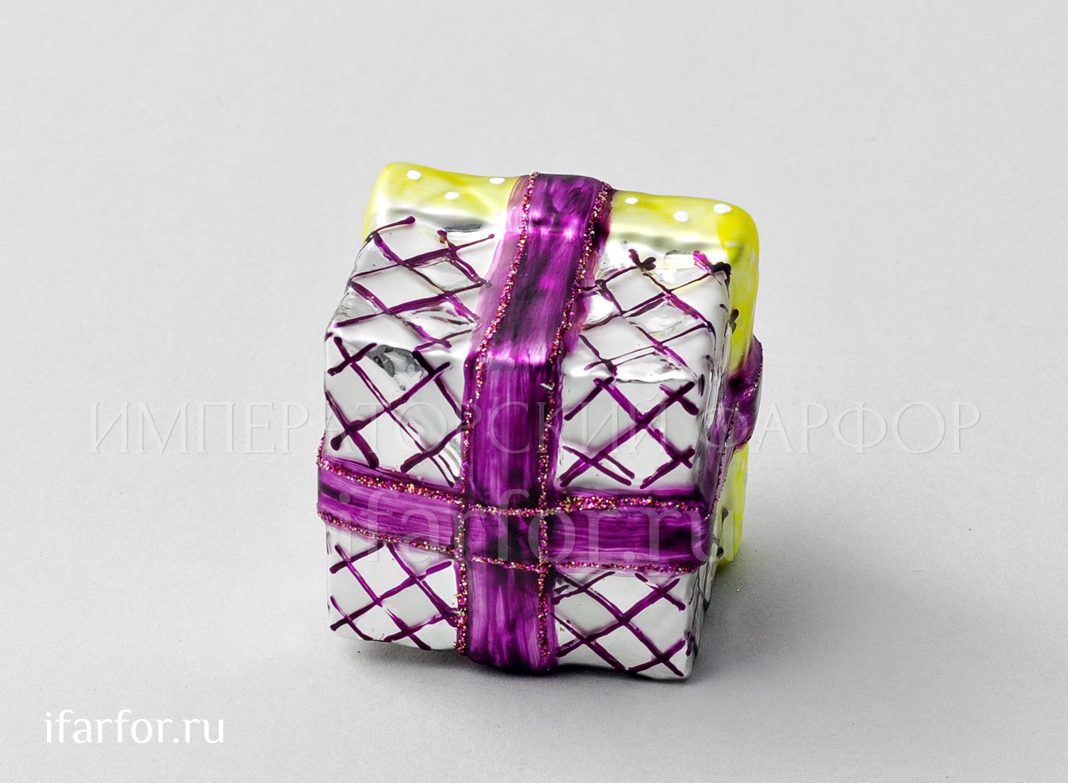 Елочная игрушка «Подарок в коробке»