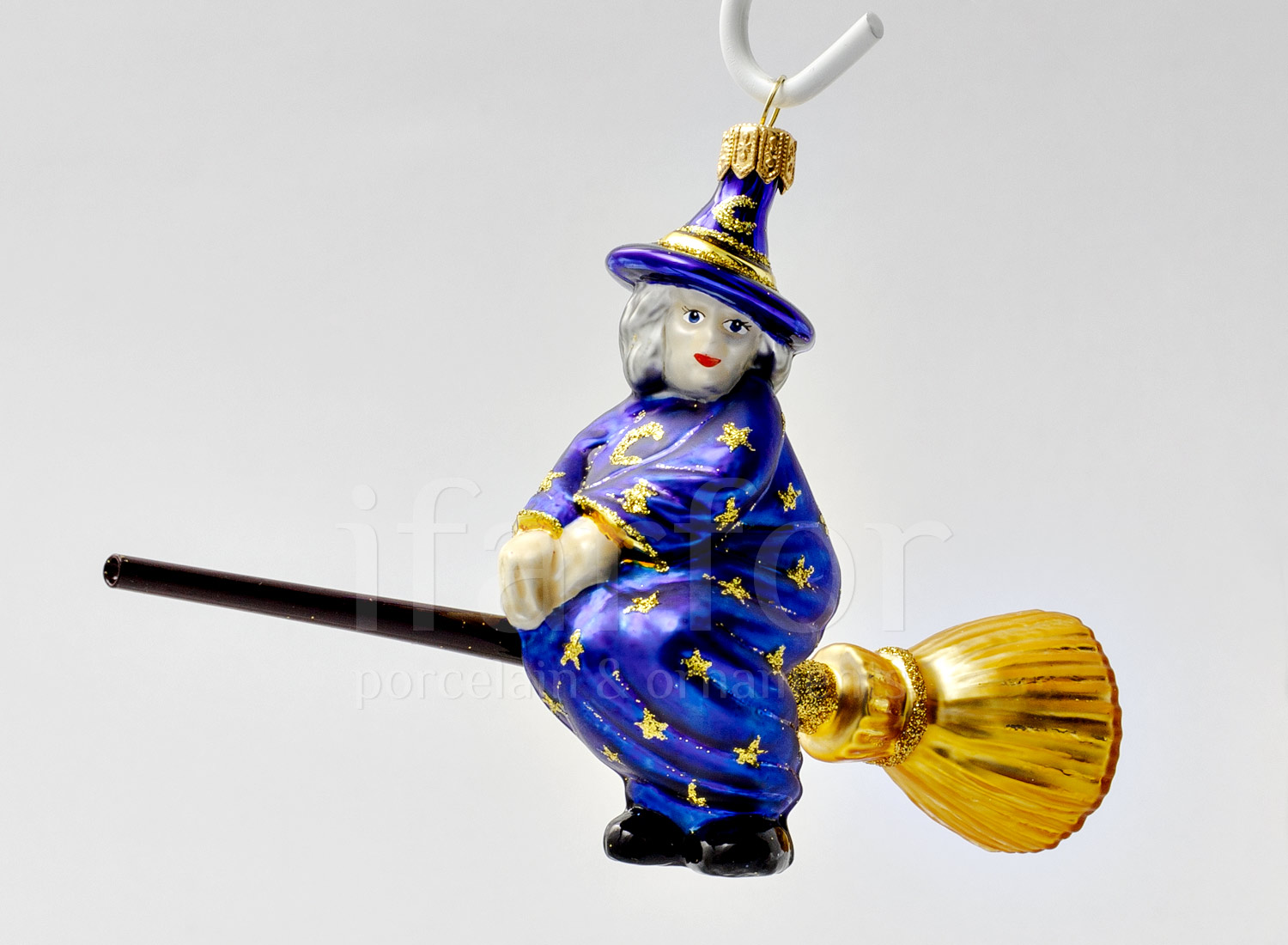 Елочная игрушка «Ведьма на метле (в синем)»
