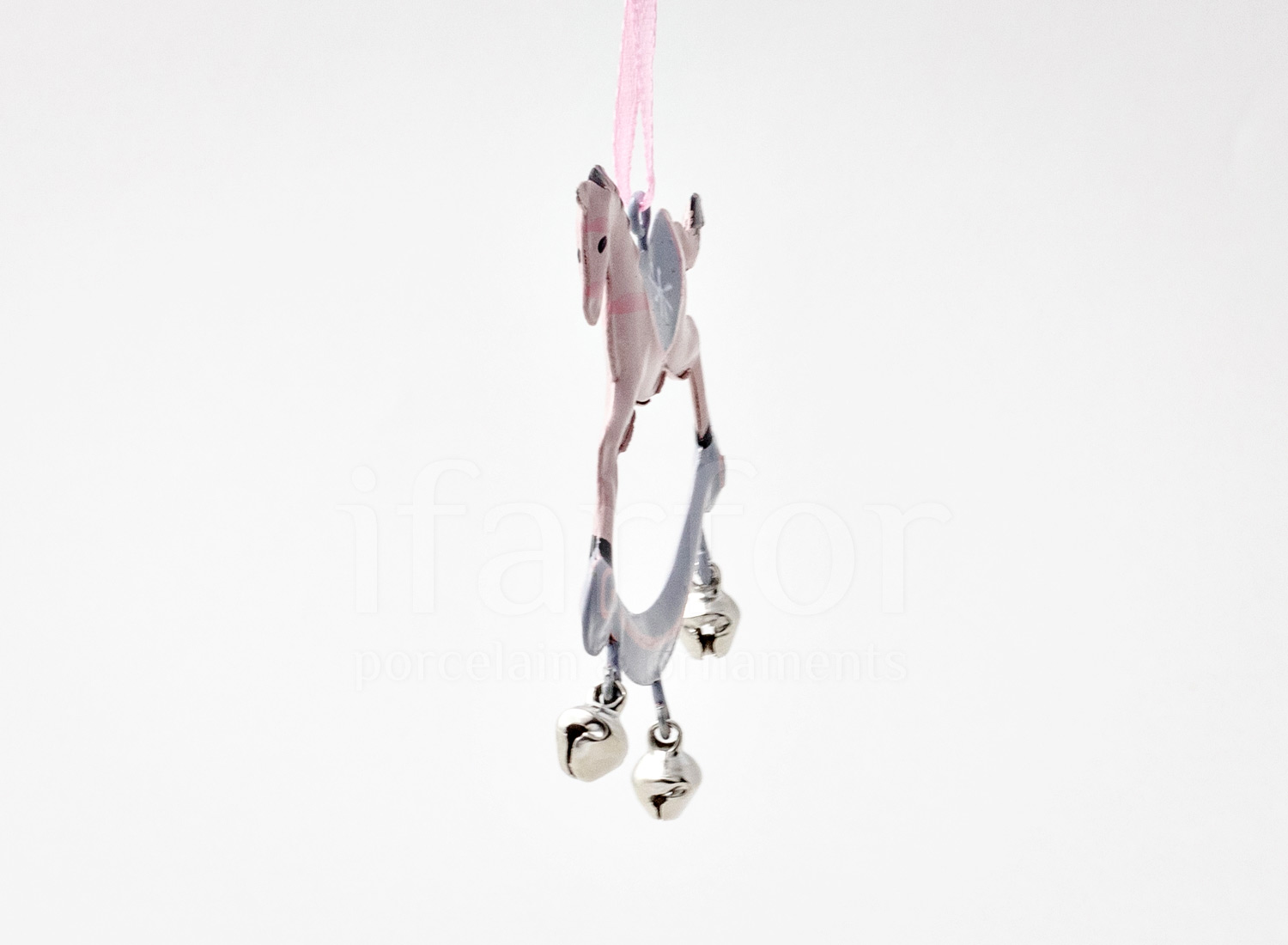 Елочная игрушка «Лошадка-качалка с колокольчиками (снежинка)»