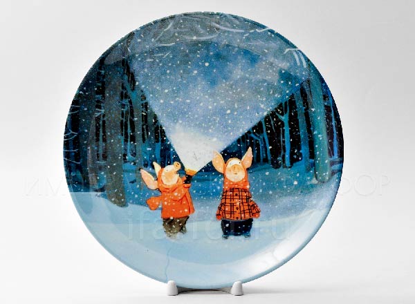 Декоративная тарелка  Поросята в зимнем лесу