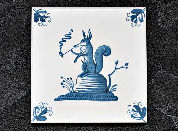 Tile Dutch. Fox with a pipe 