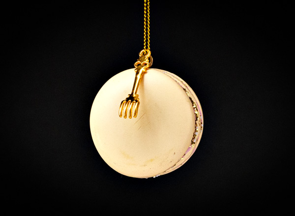 Елочная игрушка Пирожное-Макарон желтое