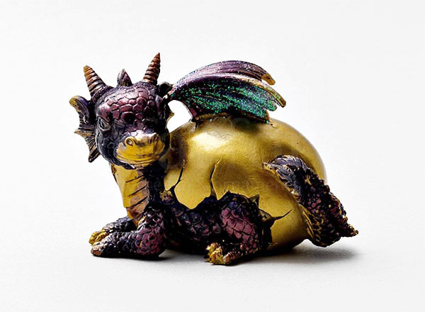 Sculpture The dragon in the golden egg 1