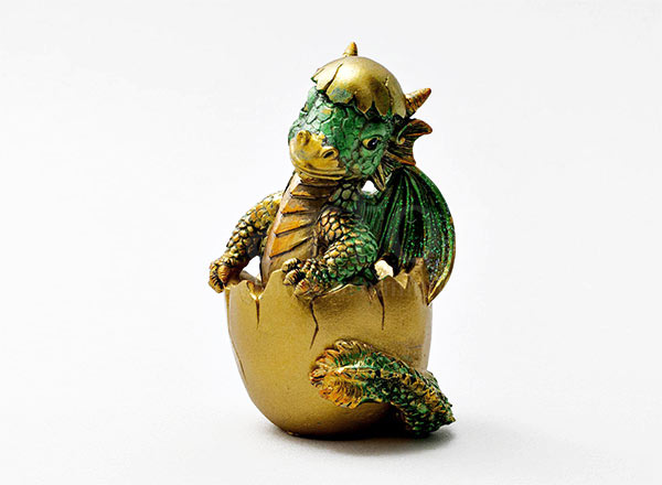 Sculpture The dragon in the golden egg 2