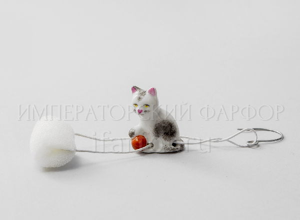 Drop catche Cat with a ball 