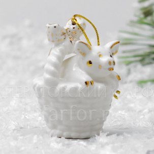Елочная игрушка Поросенок в корзинке Поросенок в корзинке белый с золотом