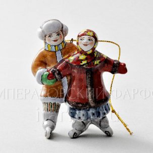 Елочная игрушка Дети на коньках 75 x 85 мм.