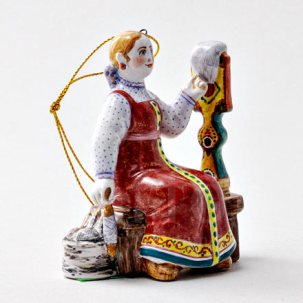 Елочная игрушка Пряха Пряха (сиреневая рубашка) 55 x 75 мм.