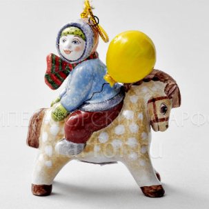 Елочная игрушка Мальчик с шариком на лошадке 80 x 90 мм.