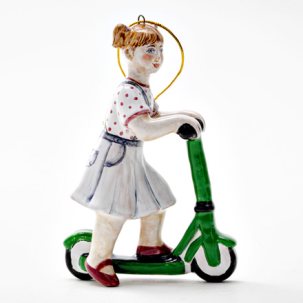 Елочная игрушка Девочка на самокате 1