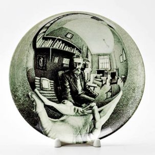 Декоративная тарелка Автопортрет в сферическом зеркале