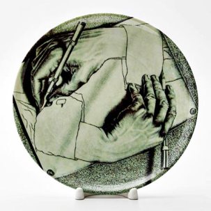 Декоративная тарелка Рисующие руки
