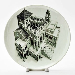 Декоративная тарелка Спускаясь и поднимаясь