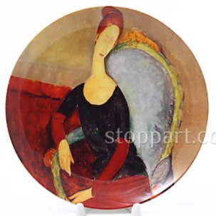 Декоративная тарелка Жанна Эбютерн в кресле