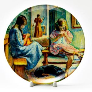 Декоративная тарелка Девочки за шитьем