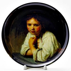 Декоративная тарелка Девушка в окне