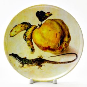 Декоративная тарелка Натюрморт с айвой и ящерицей