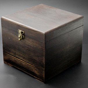 Шкатулка подарочная Шкатулка подарочная. Темный орех Шкатулка 200 x 200 x 180 мм.