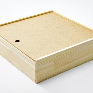 Шкатулка для 5 декоративных тарелок Шкатулка для пяти декоративных тарелок. Сосна Шкатулка