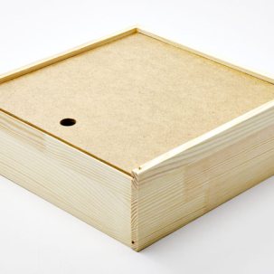 Шкатулка для 6 декоративных тарелок Шкатулка для шести декоративных тарелок. Сосна Шкатулка