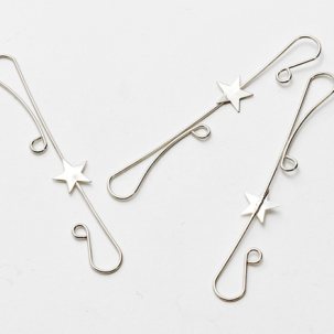 Крючки двойные со звездой для елочных игрушек Серебряный Крючки двойные со звездой 18шт