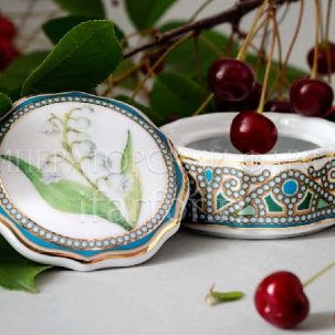 Шкатулка малая Цветы и ягоды России. Ландыш майский Круглая