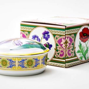 Туалетная коробочка в подарочной коробке Цветы и ягоды России. Нежный ирис Круглая