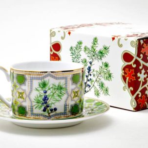 Чашка с блюдцем чайная в подарочной коробке Цветы и ягоды России. Можжевельник ароматный 1/2 Соло
