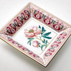 Подставка для мелочи в подарочной коробке Цветы и ягоды России. Дивный пион Квадратная