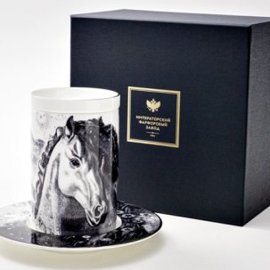 Бокал с блюдцем и крышкой в подарочной коробке Черный мустанг Тор