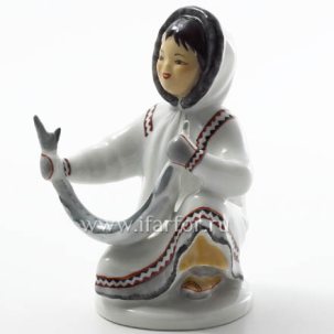 Скульптура Якутка с севрюгой