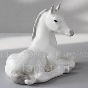 Скульптура Жеребенок лежащий