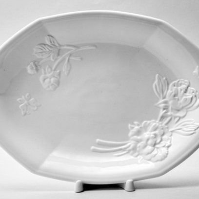 Блюдо овальное «Цветочный рельеф Белый»