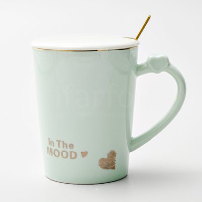 Кружка с крышкой и ложкой «In the mood» Форма: Royal Classics. Керамика. 430 мл.