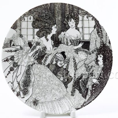 Декоративная тарелка «Битва красавцев и красоток»