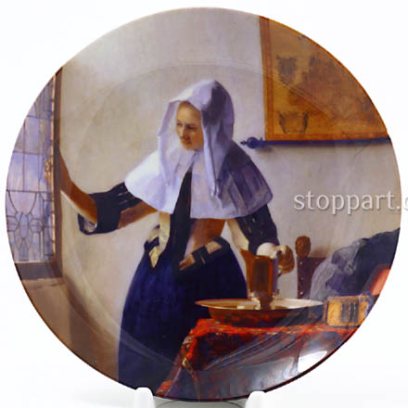 Декоративная тарелка «Молодая женщина с кувшином воды»