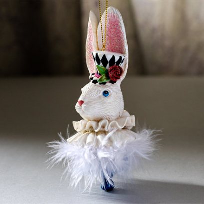 Елочная игрушка Белый кролик в шляпе