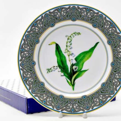 Декоративная тарелка в подарочной коробке Цветы и ягоды России. Ландыш майский