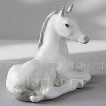Скульптура Жеребенок лежащий