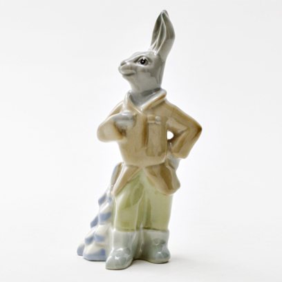 Скульптура «Заяц с елкой»