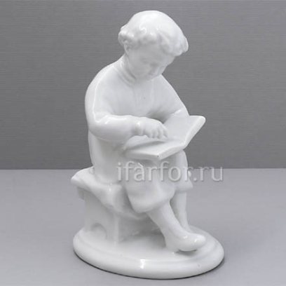 Скульптура «Юный Ленин с книгой»